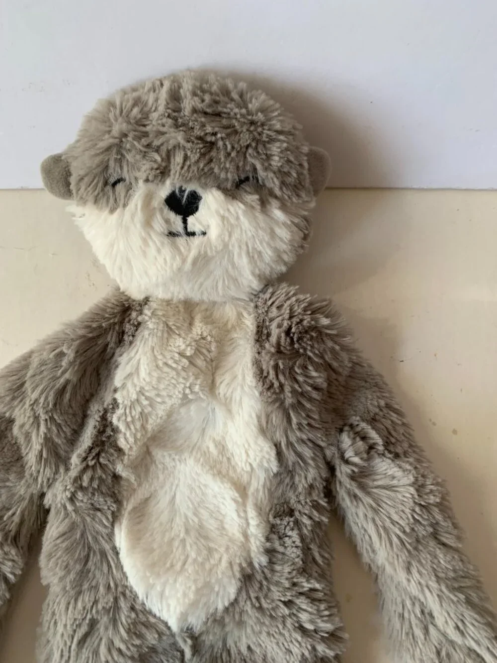 SLUMBERKINS LIGHT GRAY WHITE OTTER SNUGGER STUFFED ANIMAL PLUSH  18